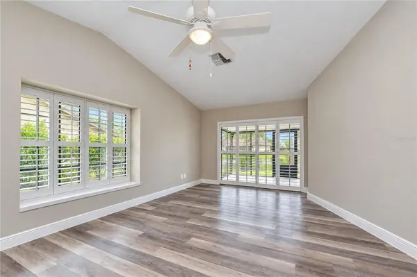 3942 SHORESIDE CIR, Tampa, FL 33624
