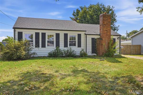 8114 Waddell AVE, St Louis, MO 63125