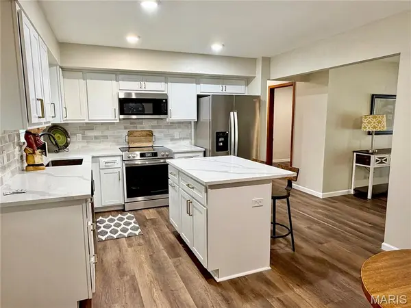 76 Ruth DR, St Charles, MO 63301