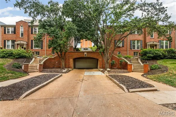 827 Westwood DR #3E, Clayton, MO 63105