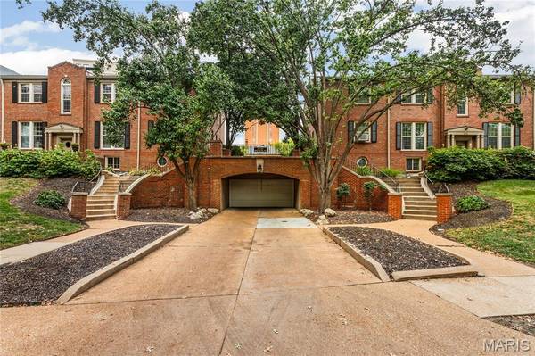 827 Westwood DR #3E, Clayton, MO 63105