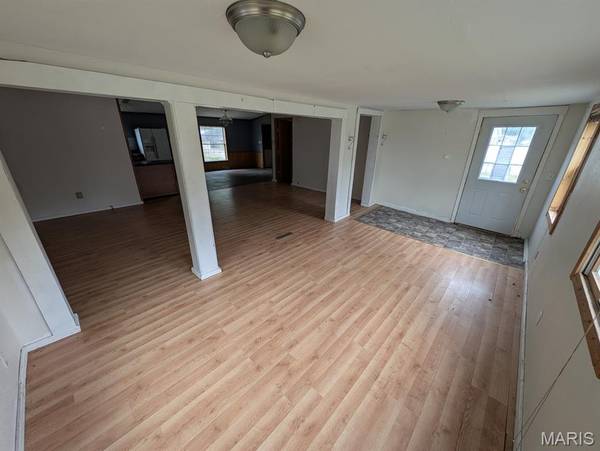 117 S Thompson ST, Ramsey, IL 62080