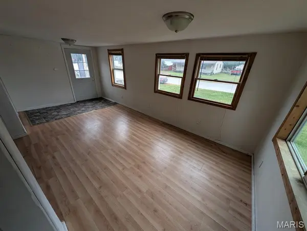 117 S Thompson ST, Ramsey, IL 62080