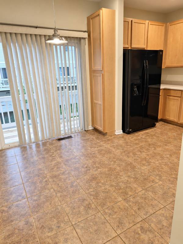 1802 Whirlaway CT, Glendale Heights, IL 60139