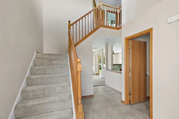 206 Wild Meadow LN, Woodstock, IL 60098