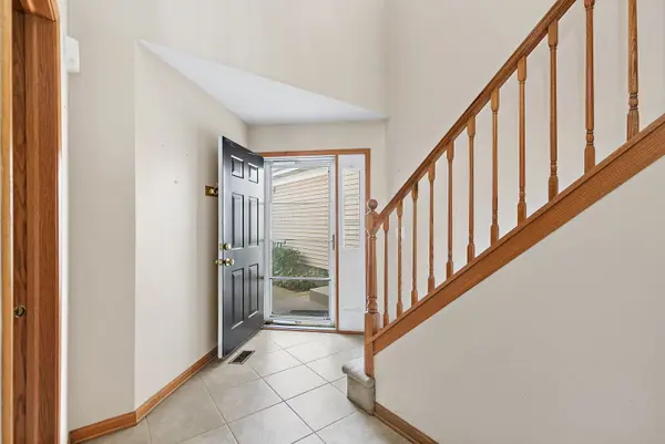 206 Wild Meadow LN, Woodstock, IL 60098