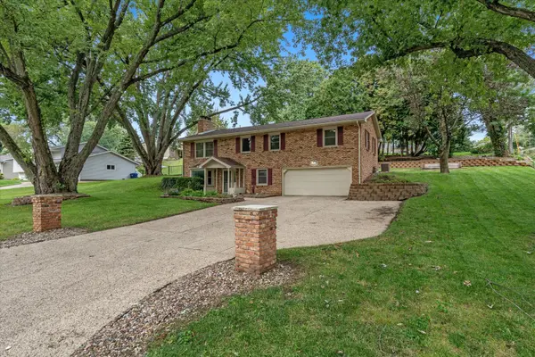 1522 25TH ST, Bettendorf, IA 52722