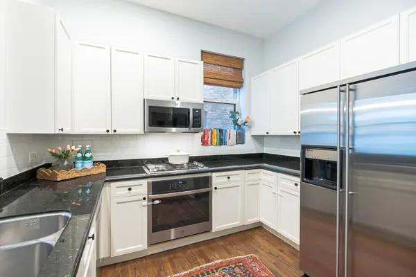 926 W Barry AVE #2, Chicago, IL 60657