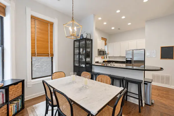 926 W Barry AVE #2, Chicago, IL 60657
