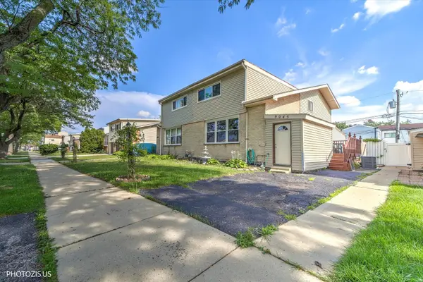9045 Emerson DR, Des Plaines, IL 60016