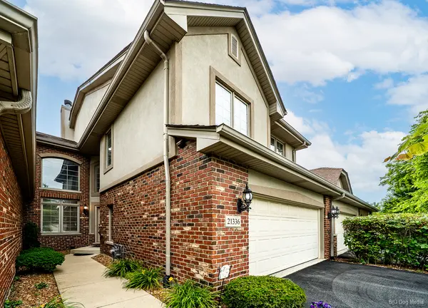 21336 Settlers Pond DR, Frankfort, IL 60423