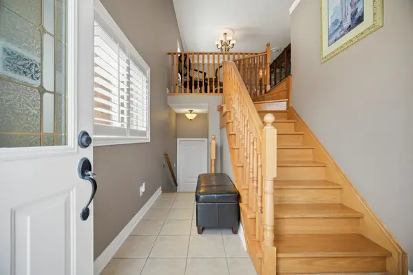 137 Blackthorn DR, Vaughan, ON L6A 3N2
