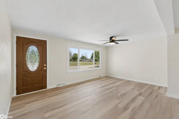 90 Seymour AVE, Garner, IA 50438