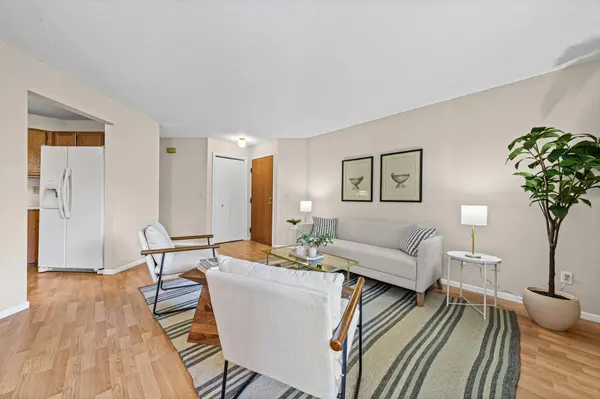1560 Wheelock LN #203, Saint Paul, MN 55117