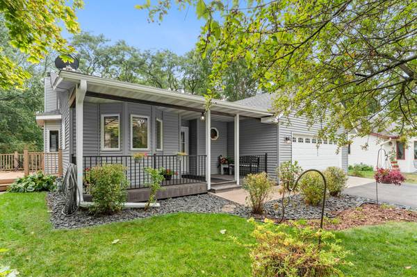 2966 Thunder Bay RD, Little Canada, MN 55117