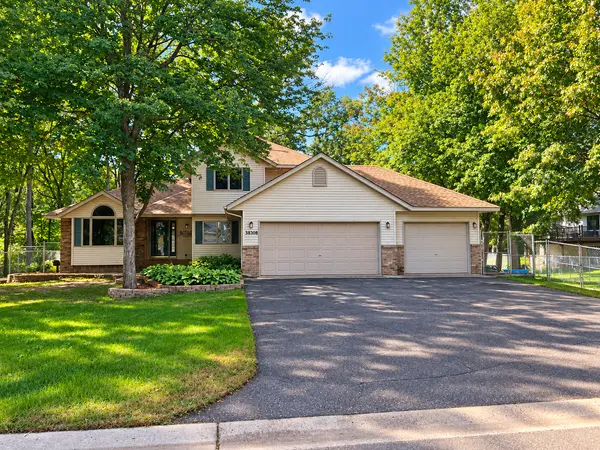38308 Golden Oaks TRL, North Branch, MN 55056