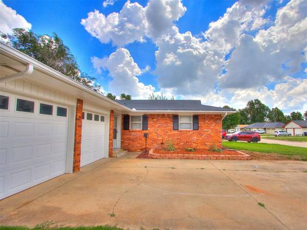 8129 NW 28th TER, Bethany, OK 73008