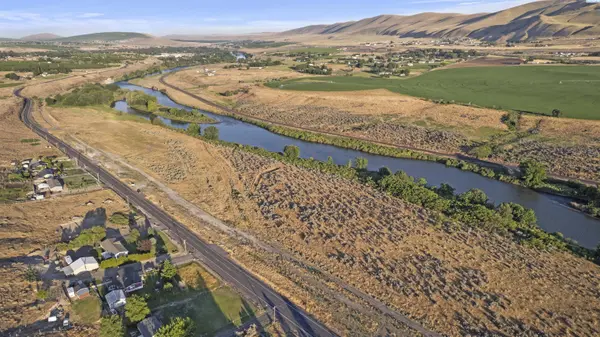 16055 W Old Inland Empire Hwy [10], Benton City, WA 99320