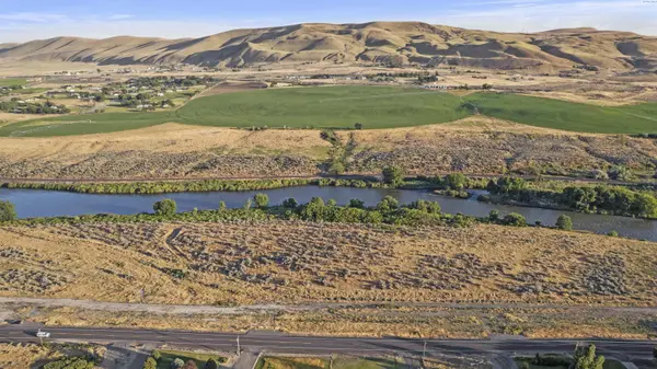 16055 W Old Inland Empire Hwy [10], Benton City, WA 99320