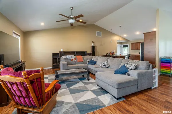 1504 CARDINAL DR, Marion, IL 62959