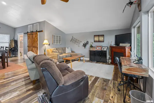 410 MARK DR, Goreville, IL 62939