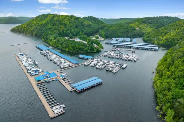 1 Floating Mill Ln, Silver Point, TN 38582