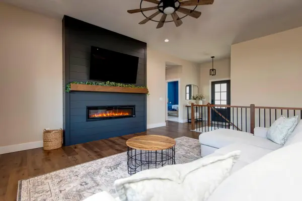 1367 S Casa Grande AVE, Springfield, MO 65802