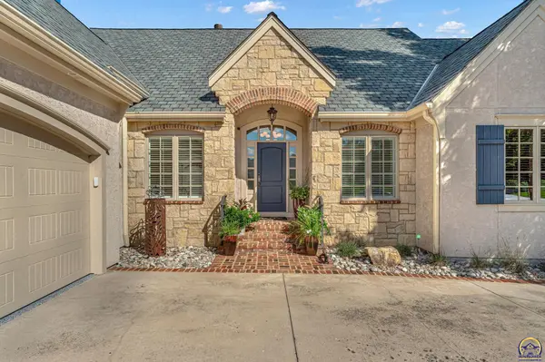 1010 SW Exmoor LN, Topeka, KS 66604