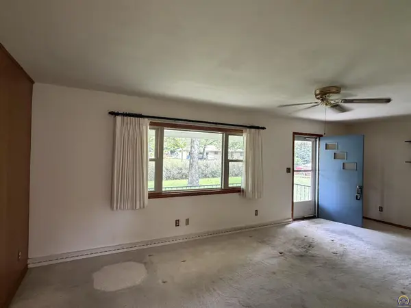 3919 NW Rochester RD, Topeka, KS 66617
