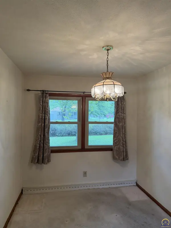 3919 NW Rochester RD, Topeka, KS 66617