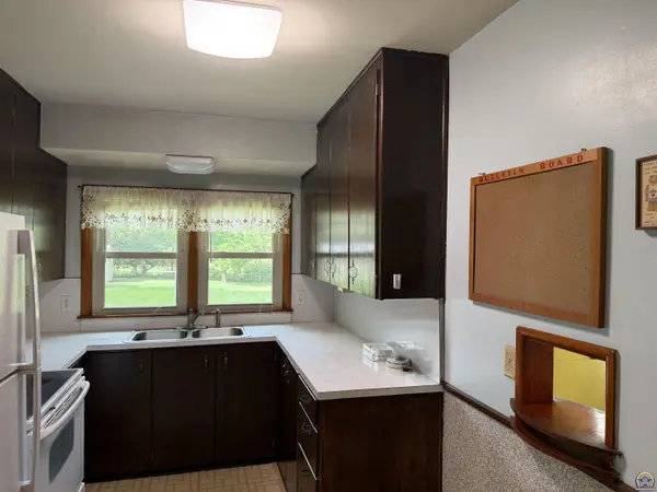 3919 NW Rochester RD, Topeka, KS 66617