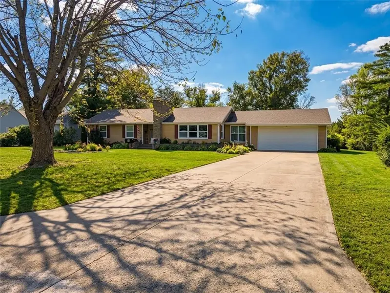 Marblecrest DR, Alma, KS 66701