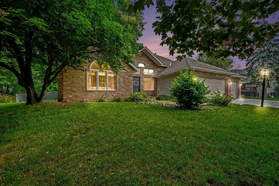2522 Windsor LN, Woodbury, MN 55125