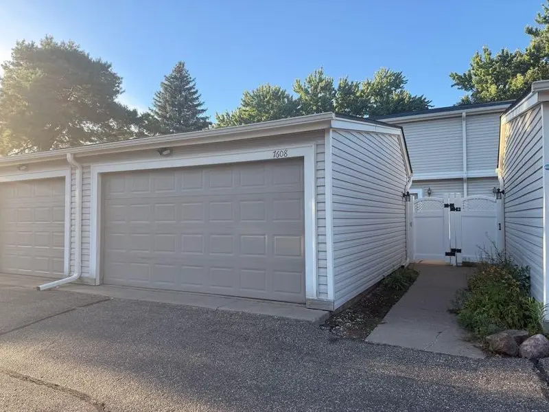 7608 Hampshire AVE N, Brooklyn Park, MN 55428