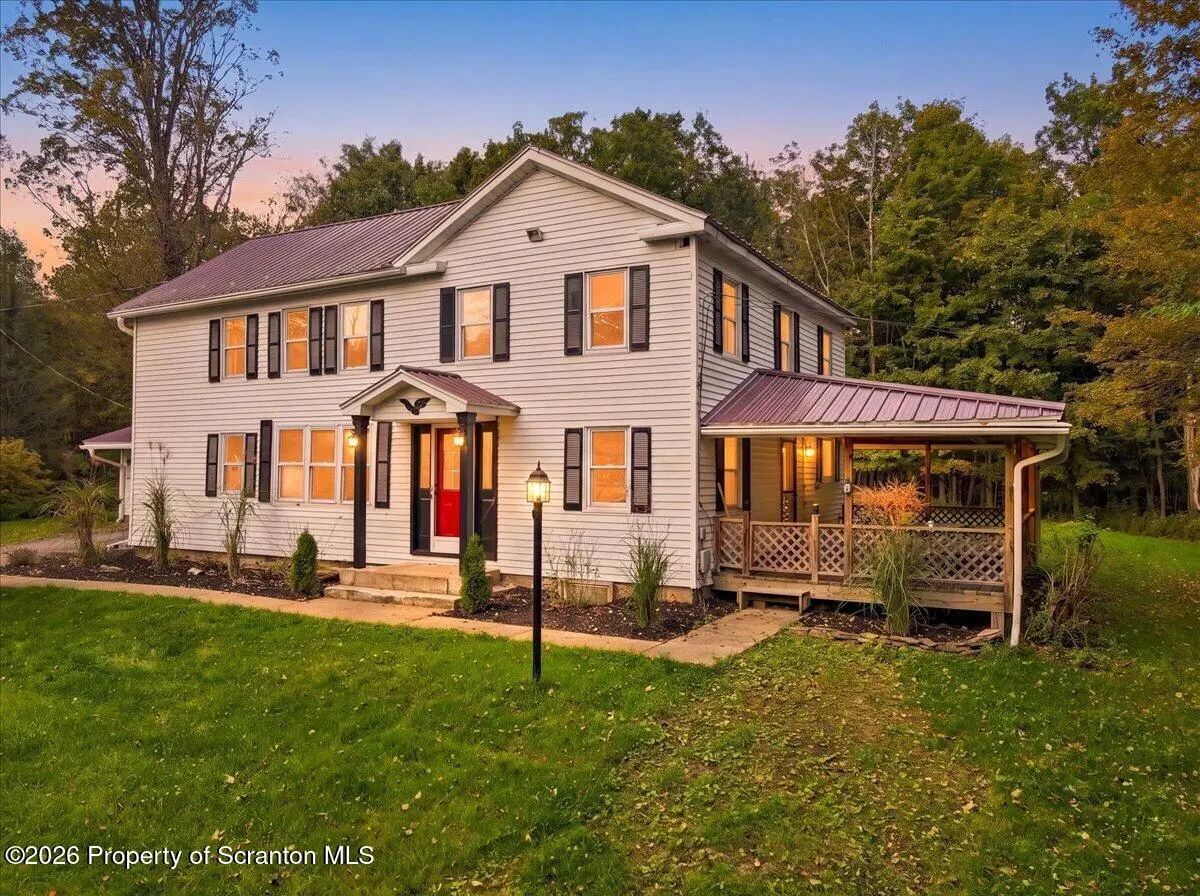 150 Wells RD, Greenfield Twp, PA 18407