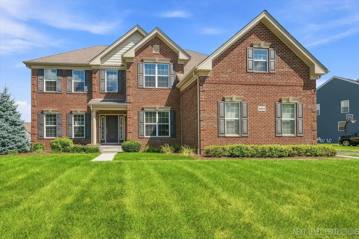 3615 Tournament DR, Elgin, IL 60124