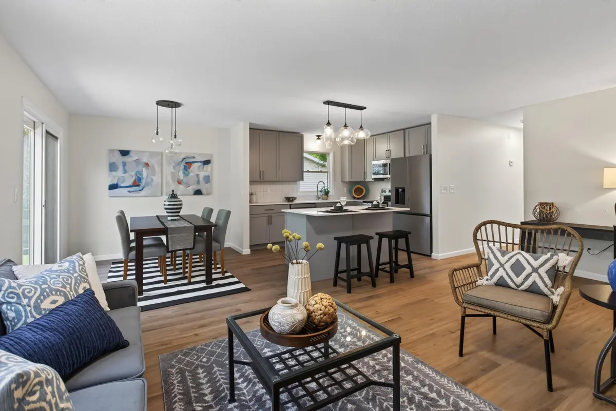 7748 Cayenne PLZ W, Woodbury, MN 55125