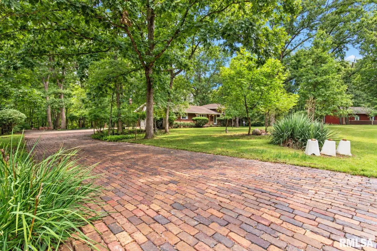 11831 Hickory Springs DR, Brimfield, IL 61517