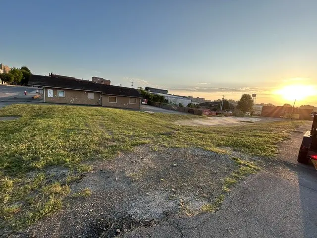 822 S Main St, Springfield, TN 37172