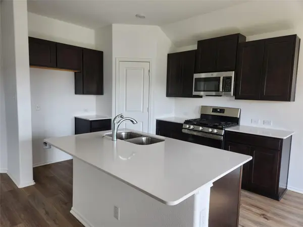 302 Sebring CIR, Hutto, TX 78634
