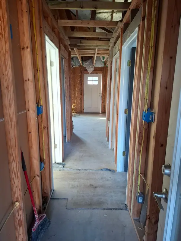 102 Sunflower RD, Dale, TX 78616