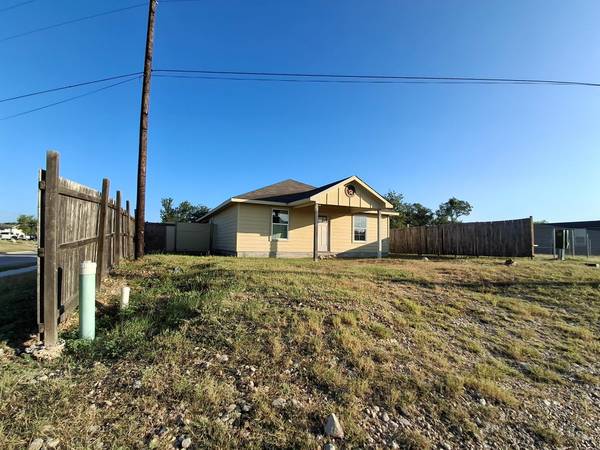 102 Sunflower RD, Dale, TX 78616