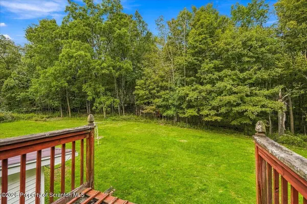 150 Wells RD, Greenfield Twp, PA 18407