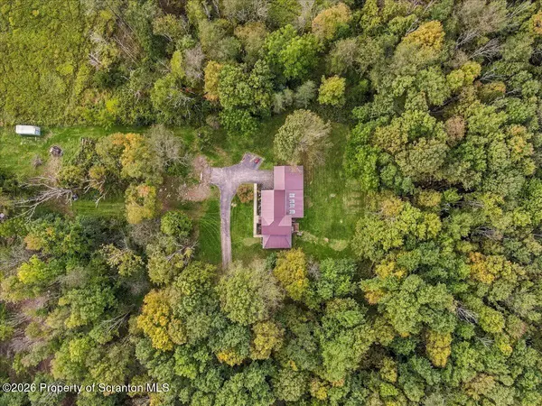 150 Wells RD, Greenfield Twp, PA 18407