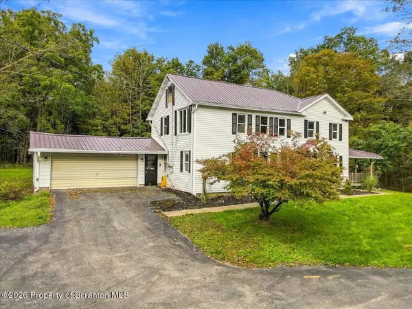 150 Wells RD, Greenfield Twp, PA 18407