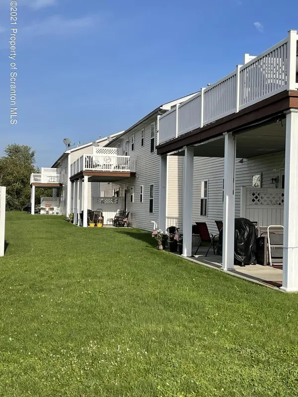 656 Marion LN, Moosic, PA 18507