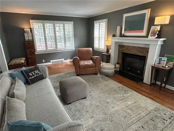 6848 Locust ST, Kansas City, MO 64131