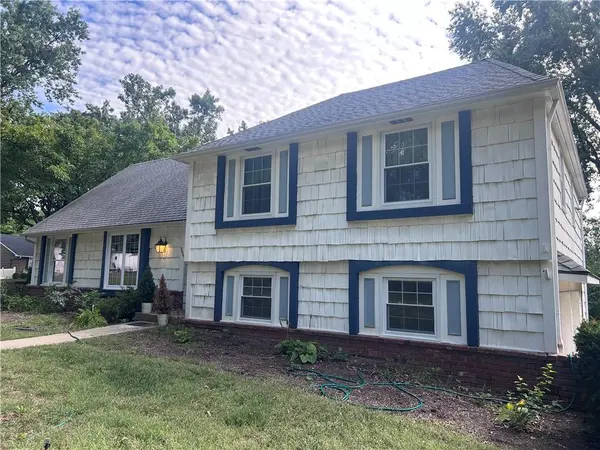 9601 W 97th ST, Overland Park, KS 66212