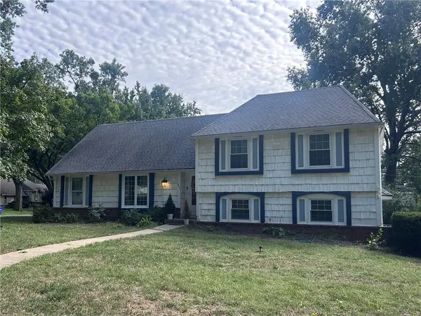 9601 W 97th ST, Overland Park, KS 66212