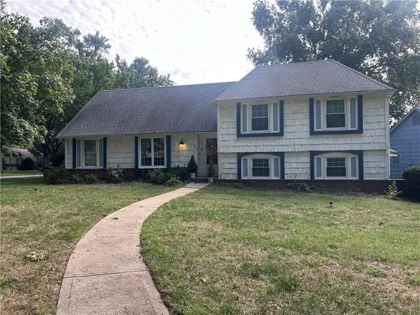 9601 W 97th ST, Overland Park, KS 66212